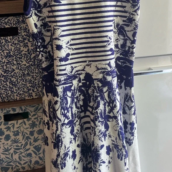 Karen Millen blue and white floral print dress size medium - Picture 3 of 12